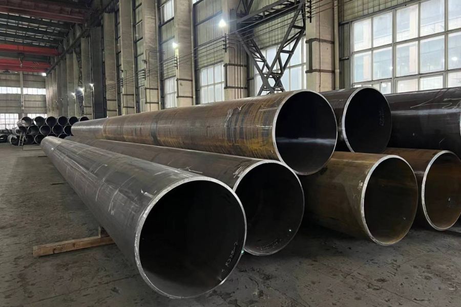 لوله های درزدار بزرگ برای انتقال نفت و گاز