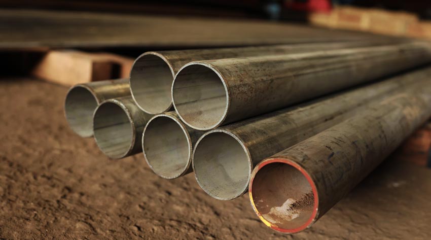 لوله درزدار گالوانیزه در نمای نزدیک