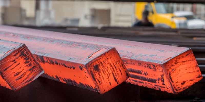 شمش فولادی گداخته در خط تولید